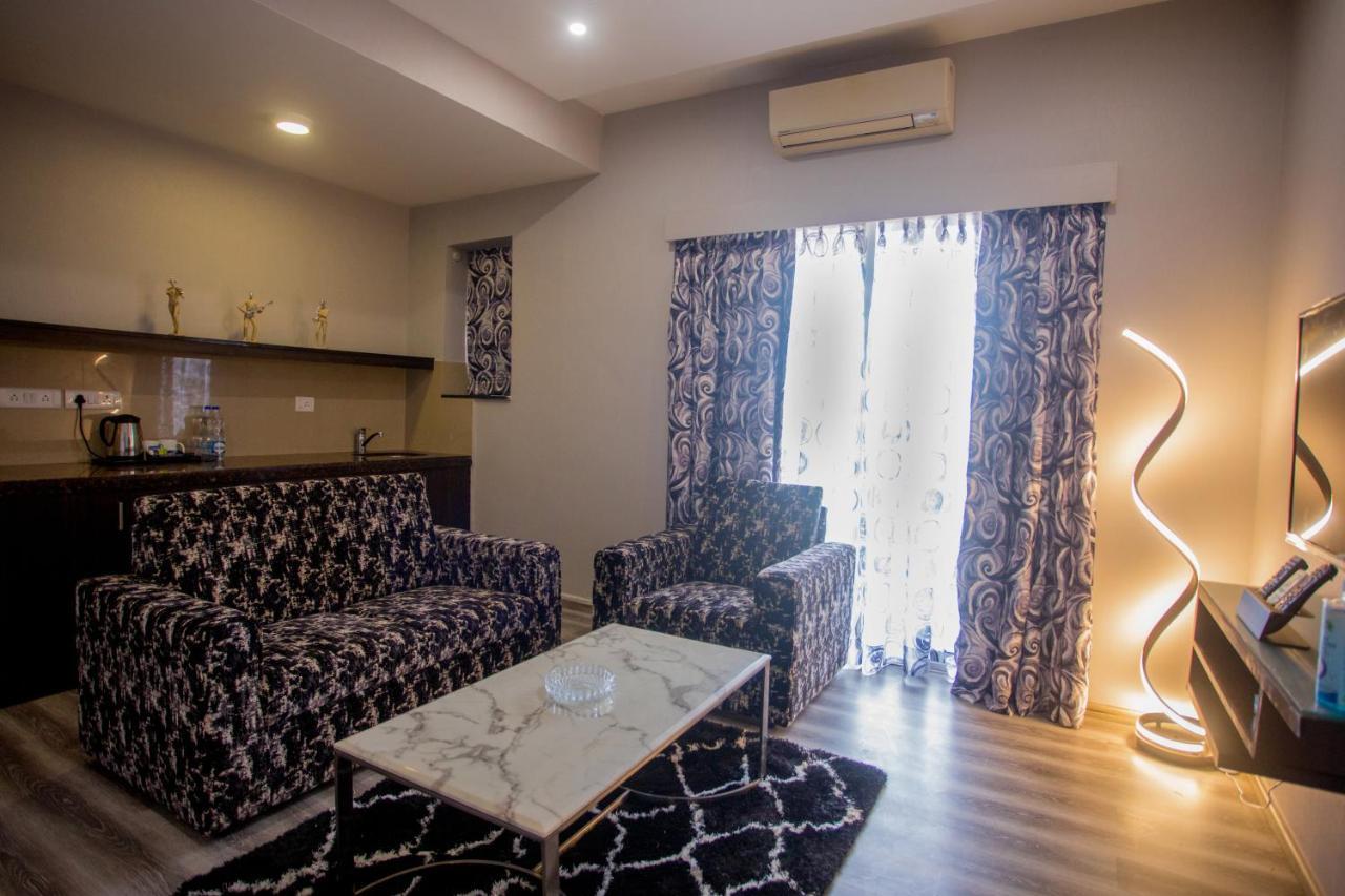 Encore Suites Goa Панаджи Екстериор снимка