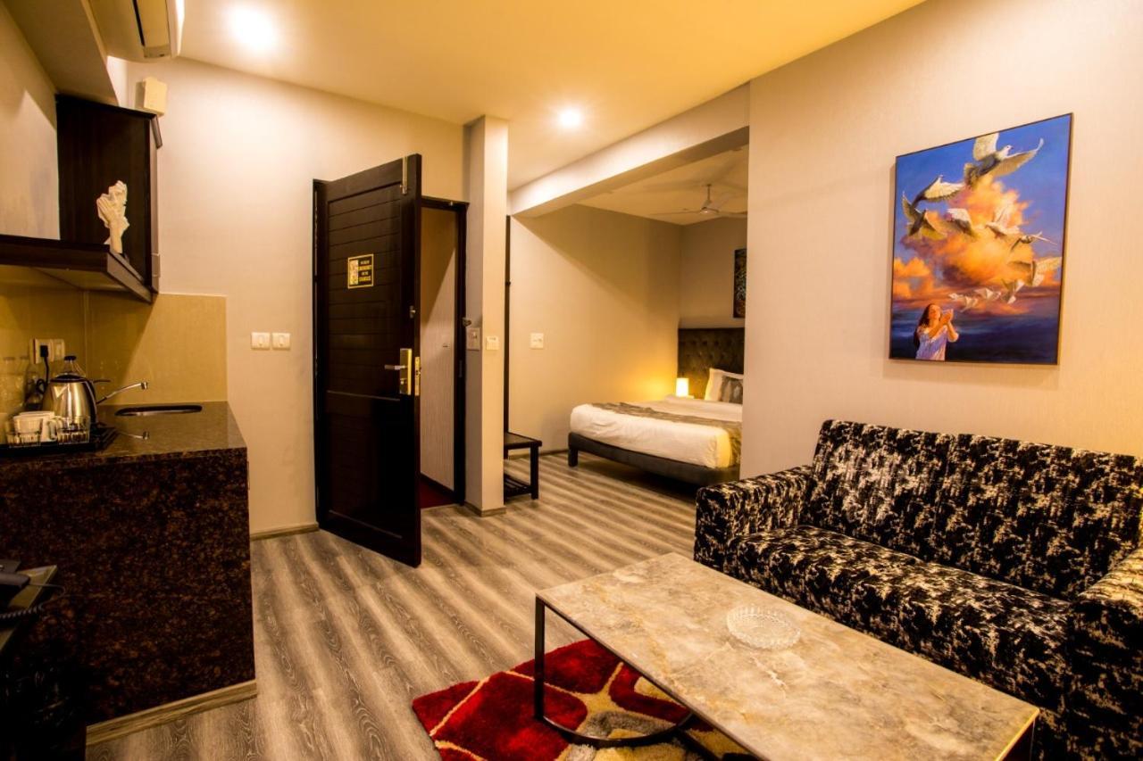 Encore Suites Goa Панаджи Екстериор снимка